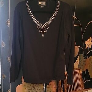 Long sleeve sweater w/rhinestone collar